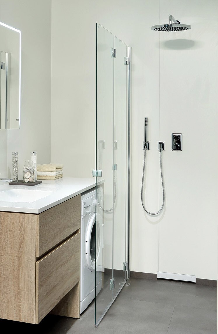 Minibad mit wegklappbarer Dusche, bodengleich, Waschtisch und Waschmaschine | © Artweger GmbH. & Co. KG