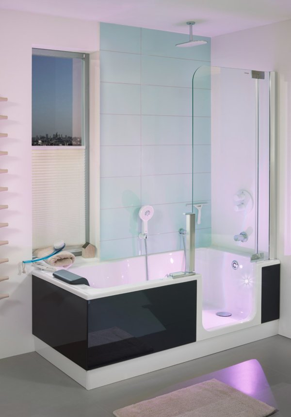 TWINLINE 2 avec diode couleur et habillage de baignoire en verre coloris anthracite | © Artweger GmbH. & Co. KG