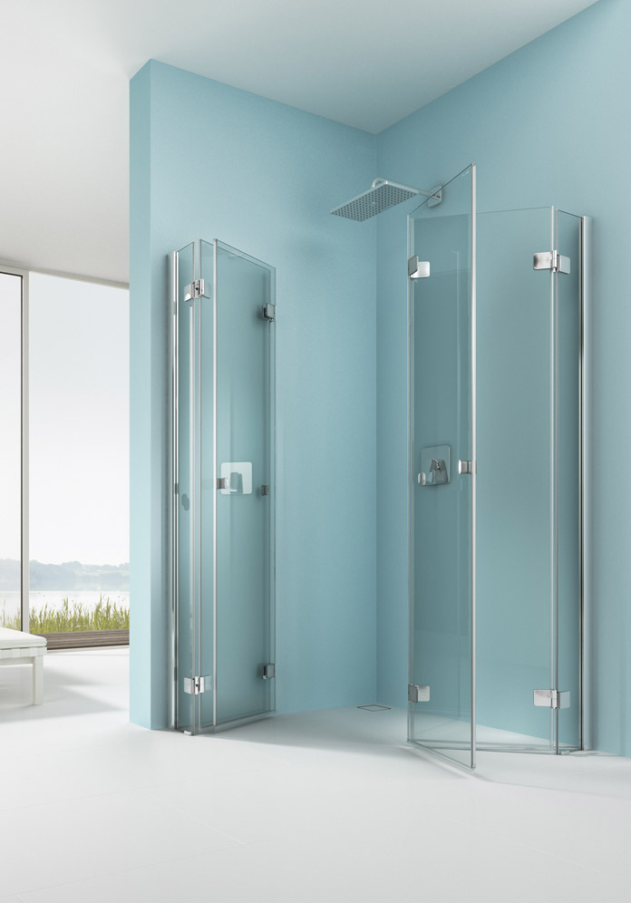 schwellenlose Dusche in der Ecke mit Falttüren zusammengeklappt | © Artweger GmbH. & Co. KG