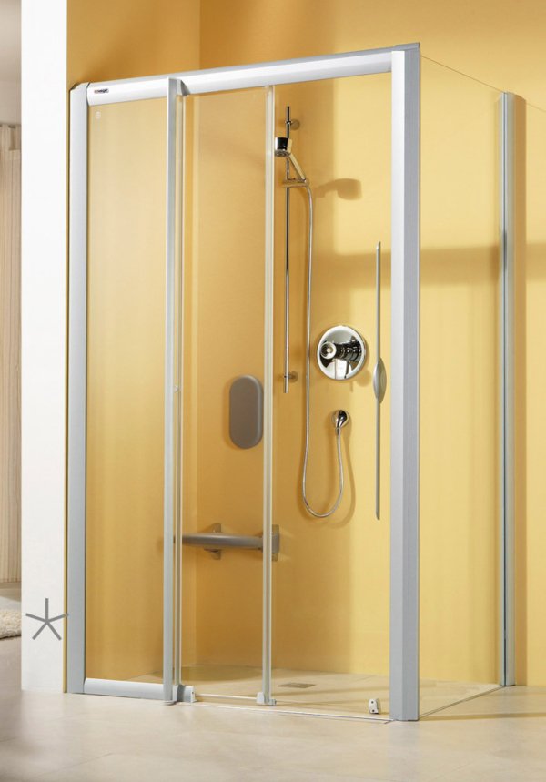 LIFELINE MOBIL Triple sliding door in alcove (*pict. with side screen) | © Artweger GmbH. & Co. KG