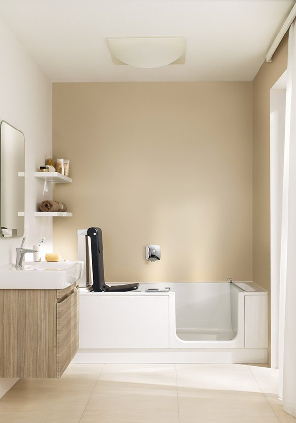 ARTLIFT bathtub with bathtub door | © Artweger GmbH. & Co. KG