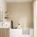 ARTLIFT bathtub with bathtub door | © Artweger GmbH. & Co. KG