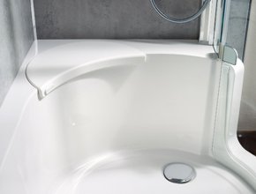 weißer Duschsitz in der Twinline 1 Duschbadewanne | © Artweger GmbH. & Co. KG