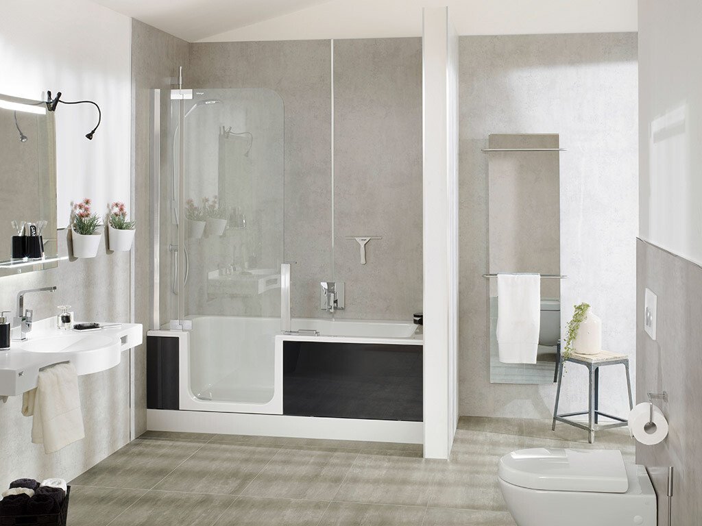 Bad mit Duschbadewanne und fugenlosen Wänden | © Artweger GmbH. & Co. KG