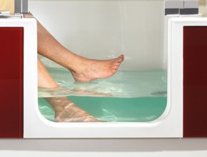 extratiefe Wanne mit Tür für viel Platz beim Baden Artlift Duschbadewanne | © Artweger GmbH. & Co. KG