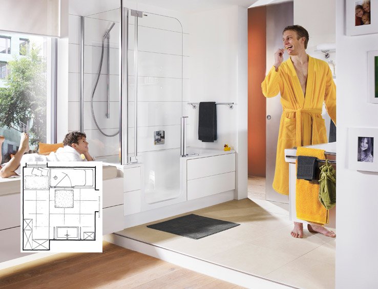 Familienbad mit Badewanne mit Tür mit gerader Wannenform | © Artweger GmbH. & Co. KG