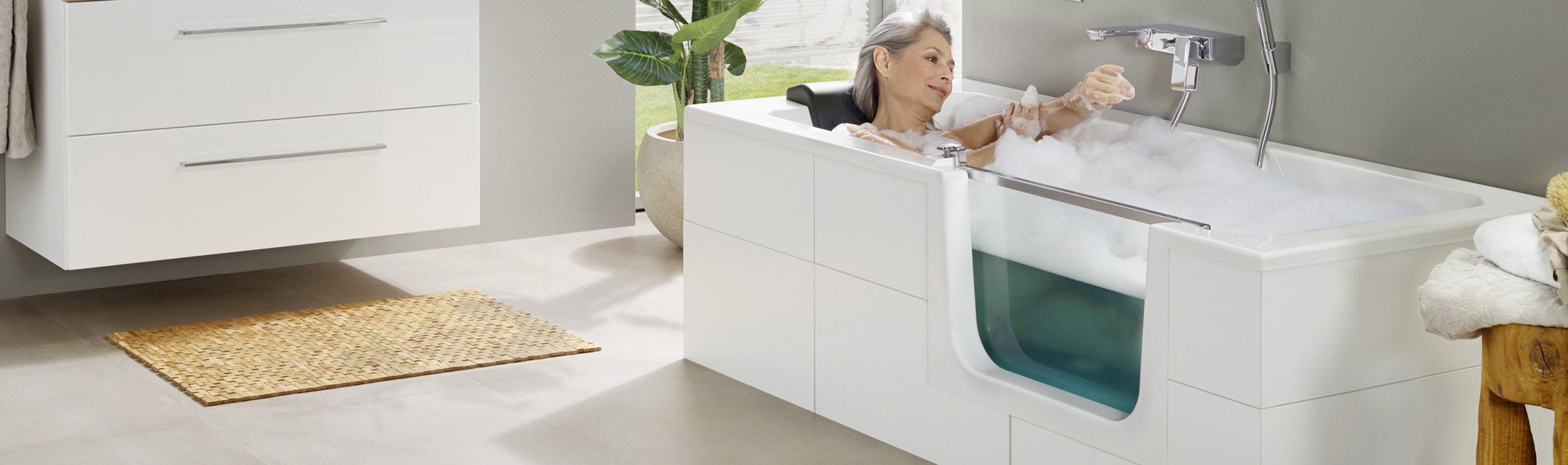 TWINLINE PURE Badewanne mit Tür | © Artweger GmbH. & Co. KG