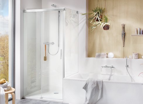 Showers next to bathtub | © Artweger GmbH. & Co. KG