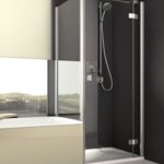 PRO:TECT 360 Porte battante sur élément fixe avec paroi fixe courte, en alignement avec la baignoire | © Artweger GmbH. & Co. KG