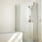 TWISTLINE Swinging door on fixed part with swiveling side wall not flush to bathtub | © Artweger GmbH. & Co. KG