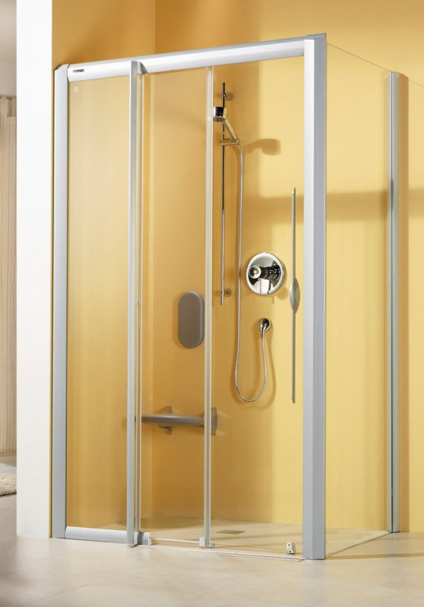 LIFELINE MOBIL Triple sliding door with side screen | © Artweger GmbH. & Co. KG